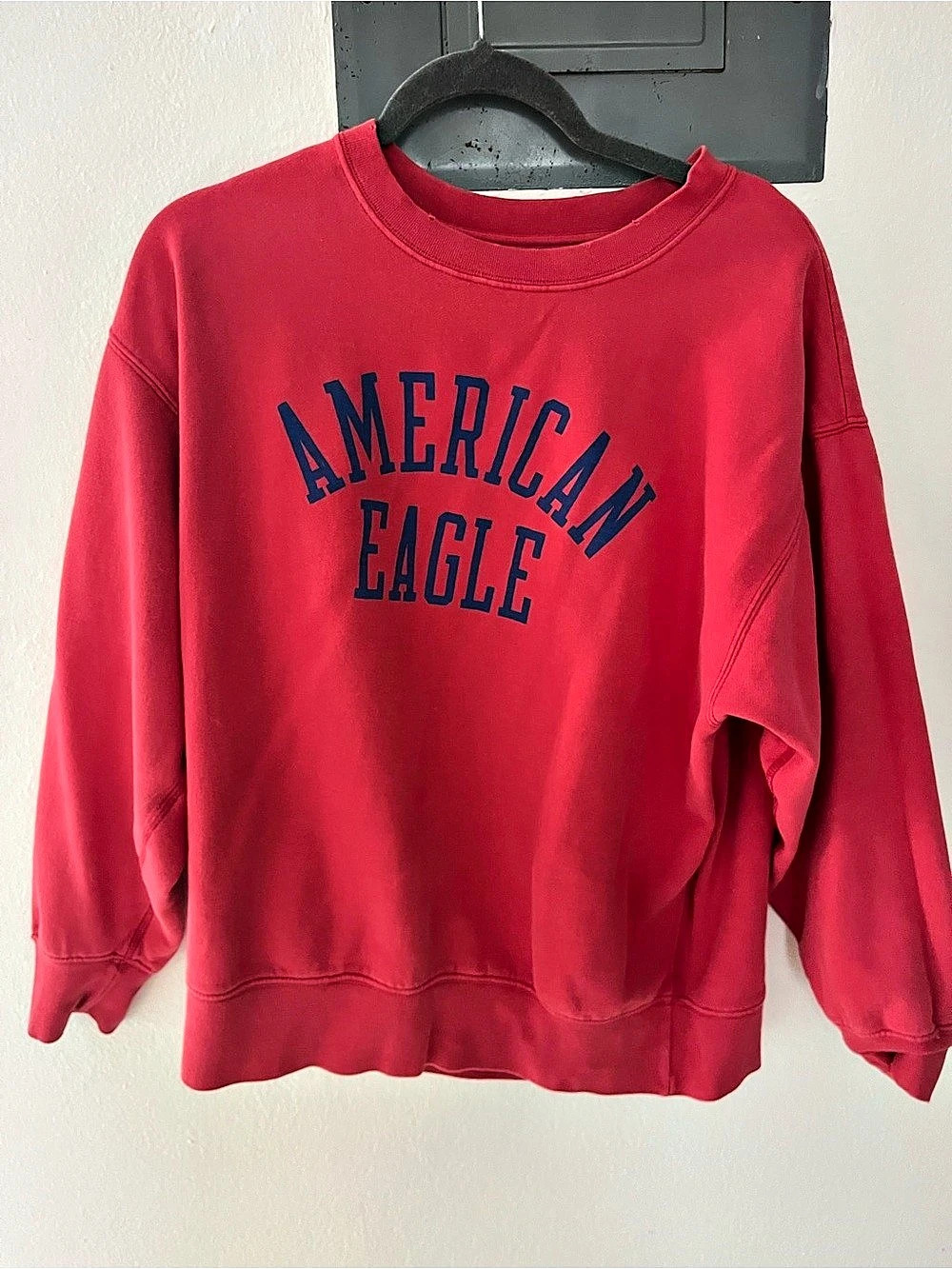 American Eagle Graphic Crewneck Sweatshirt Red Small